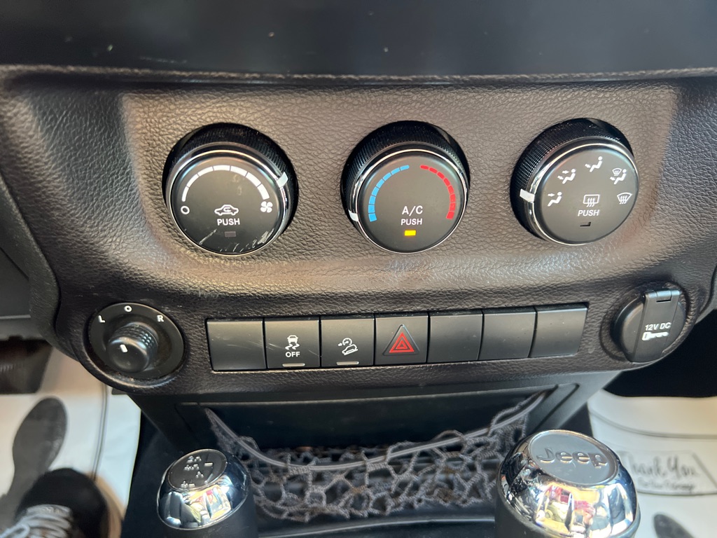 Photo 35 of this JEEP WRANGLER UNLIMI