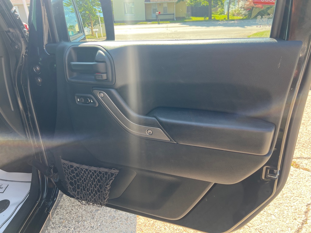 Photo 24 of this JEEP WRANGLER UNLIMI