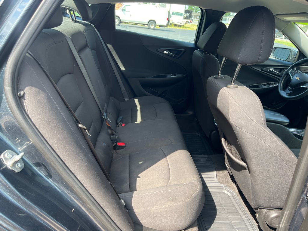 Photo 21 of this CHEVROLET MALIBU