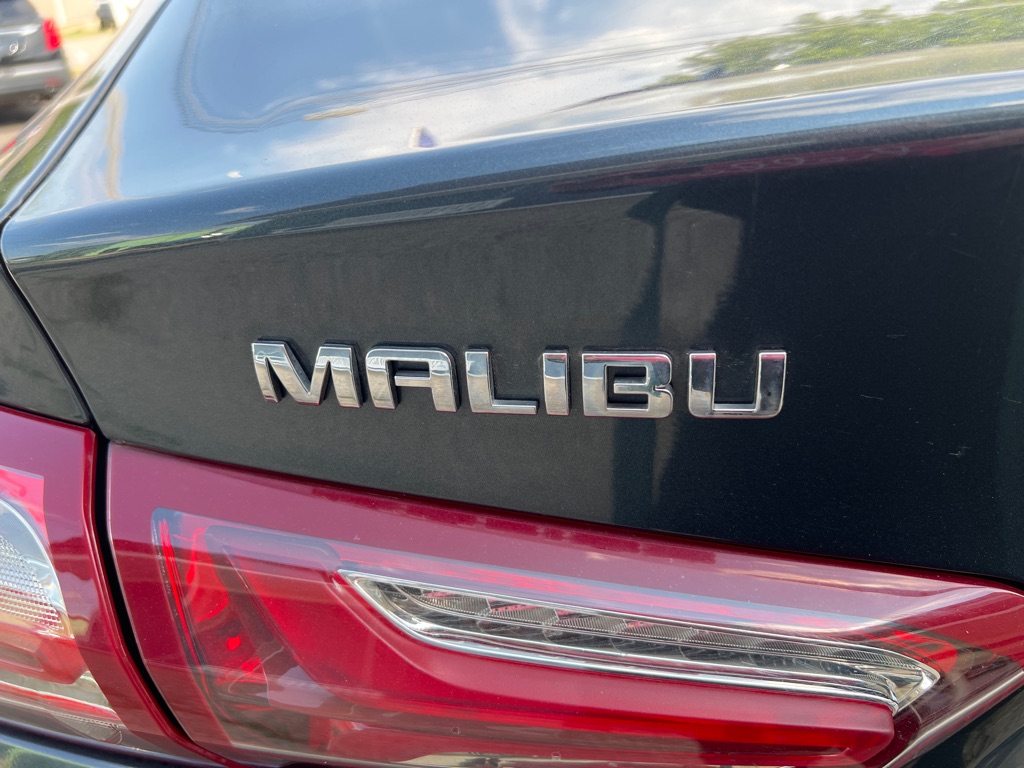 Photo 13 of this CHEVROLET MALIBU