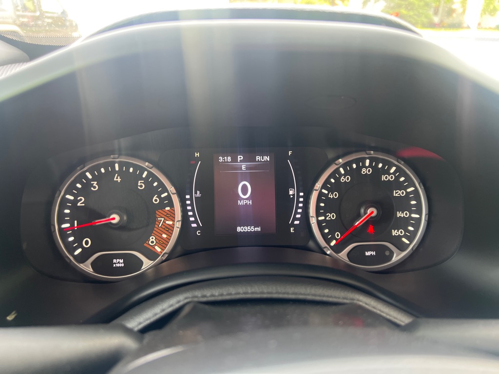 Photo 28 of this JEEP RENEGADE