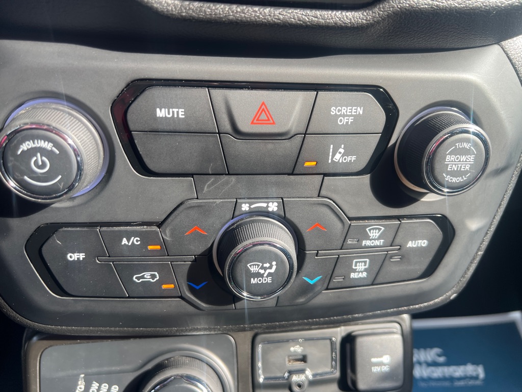 Photo 38 of this JEEP RENEGADE