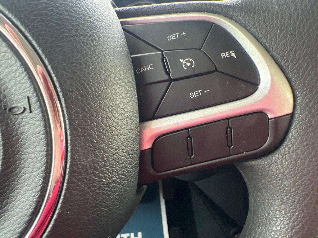 Photo 31 of this JEEP RENEGADE
