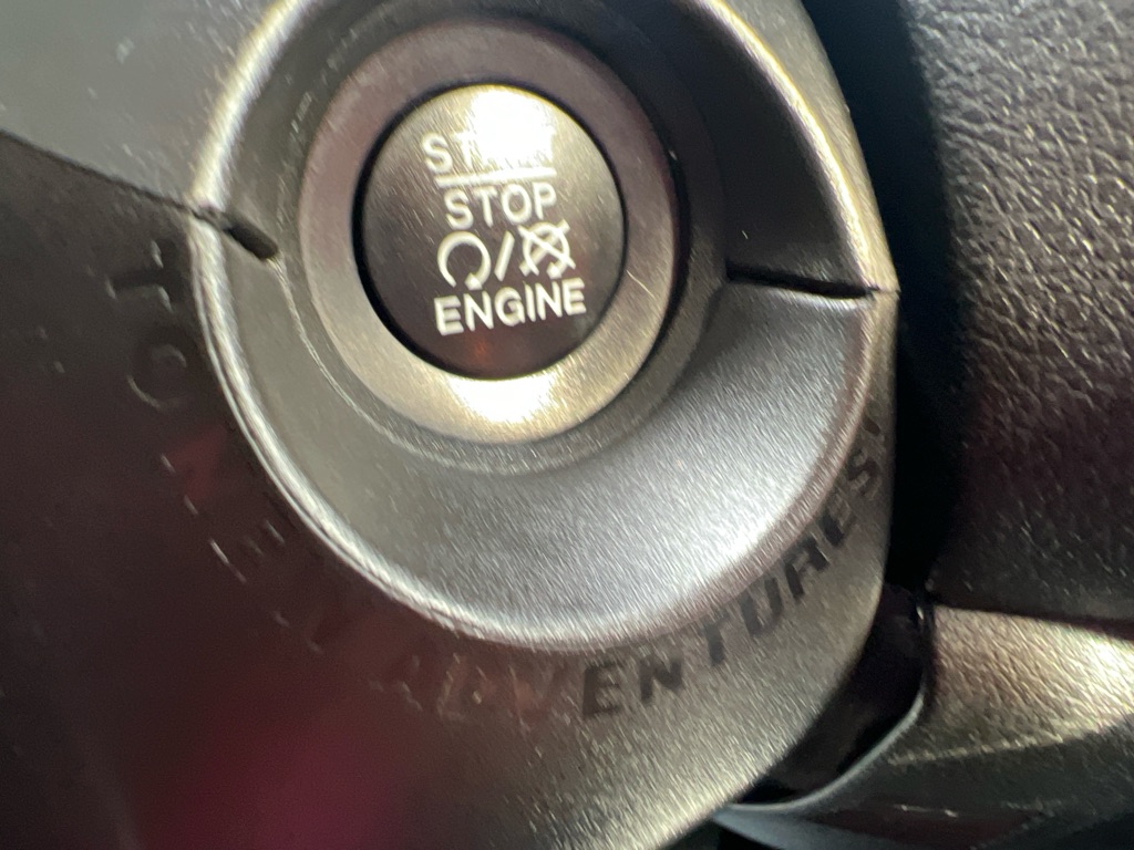 Photo 36 of this JEEP RENEGADE