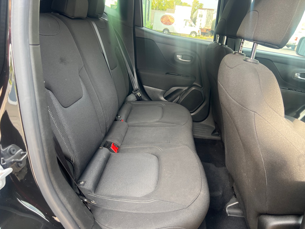 Photo 21 of this JEEP RENEGADE
