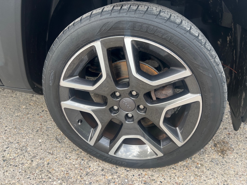 Photo 11 of this JEEP RENEGADE