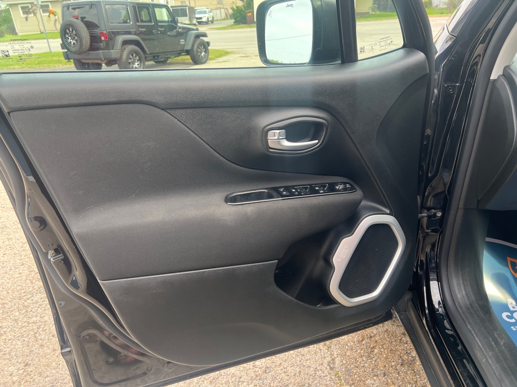 Photo 15 of this JEEP RENEGADE