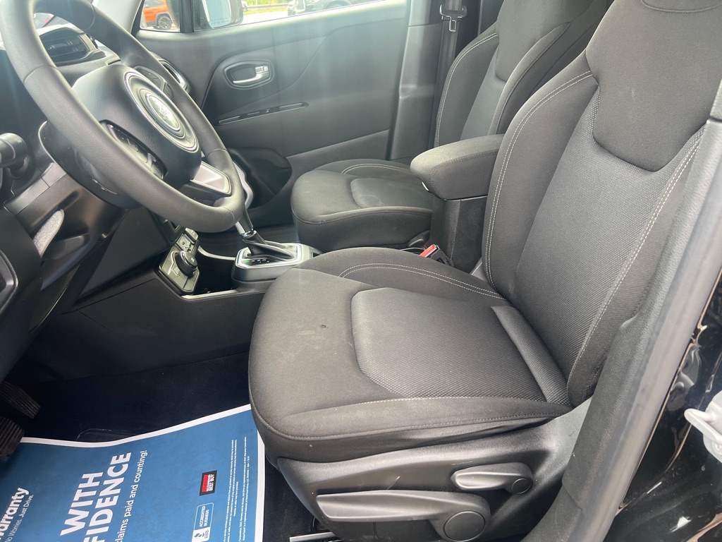 Photo 16 of this JEEP RENEGADE