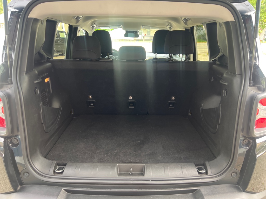 Photo 19 of this JEEP RENEGADE