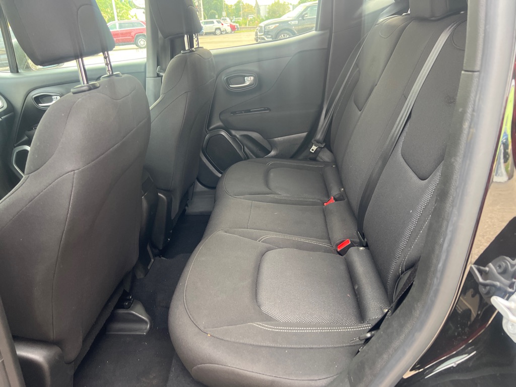 Photo 18 of this JEEP RENEGADE