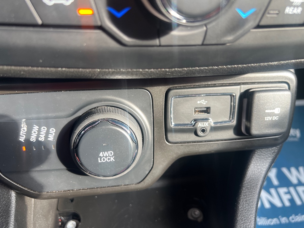 Photo 37 of this JEEP RENEGADE