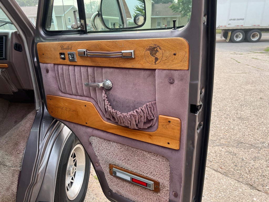 Photo 22 of this CHEVROLET G20 VAN