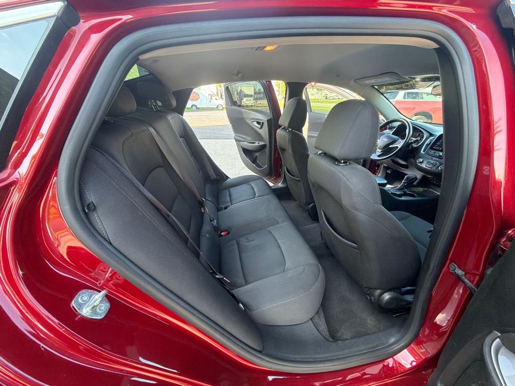 Photo 19 of this CHEVROLET MALIBU