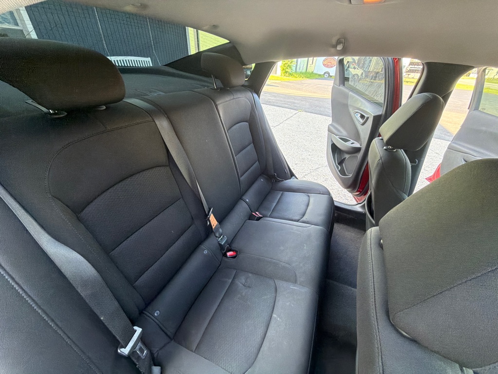 Photo 21 of this CHEVROLET MALIBU