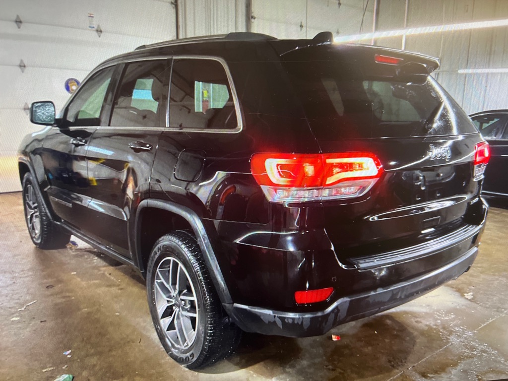 Photo 2 of this JEEP GRAND CHEROKEE