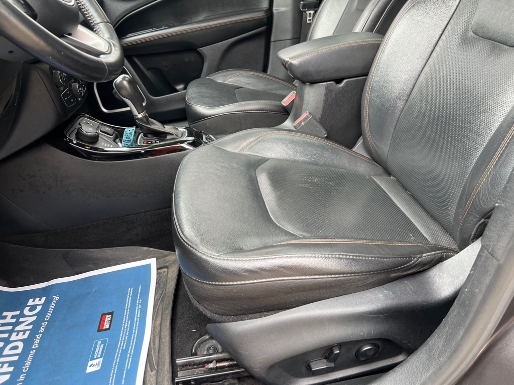 Photo 28 of this JEEP COMPASS