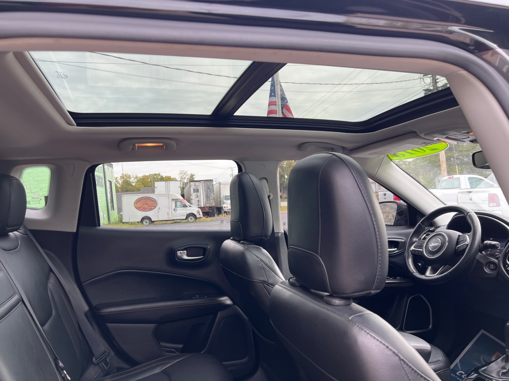 Photo 36 of this JEEP COMPASS