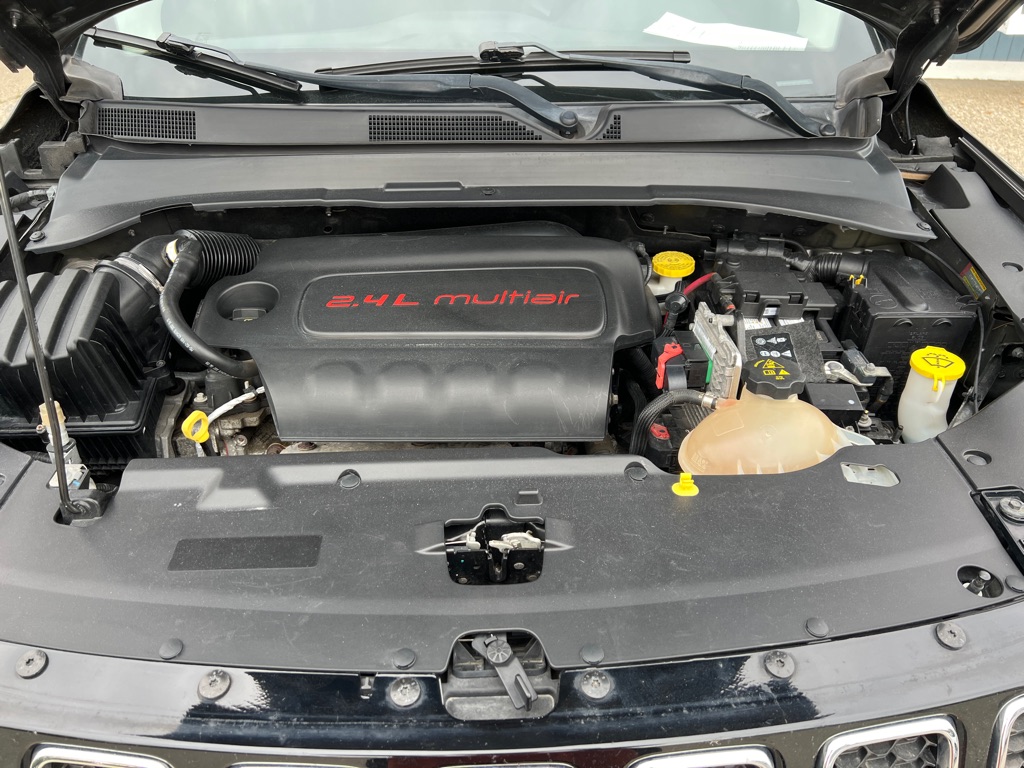 Photo 39 of this JEEP COMPASS