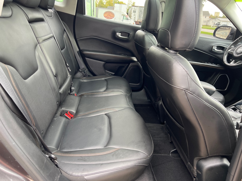 Photo 35 of this JEEP COMPASS