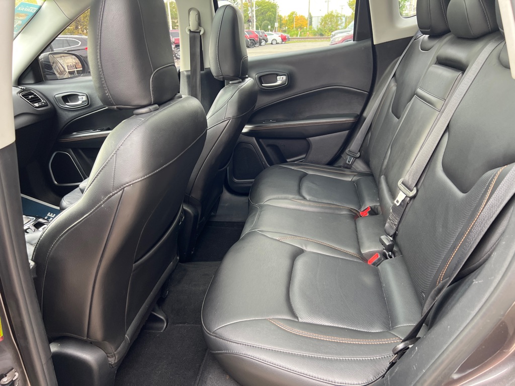 Photo 32 of this JEEP COMPASS