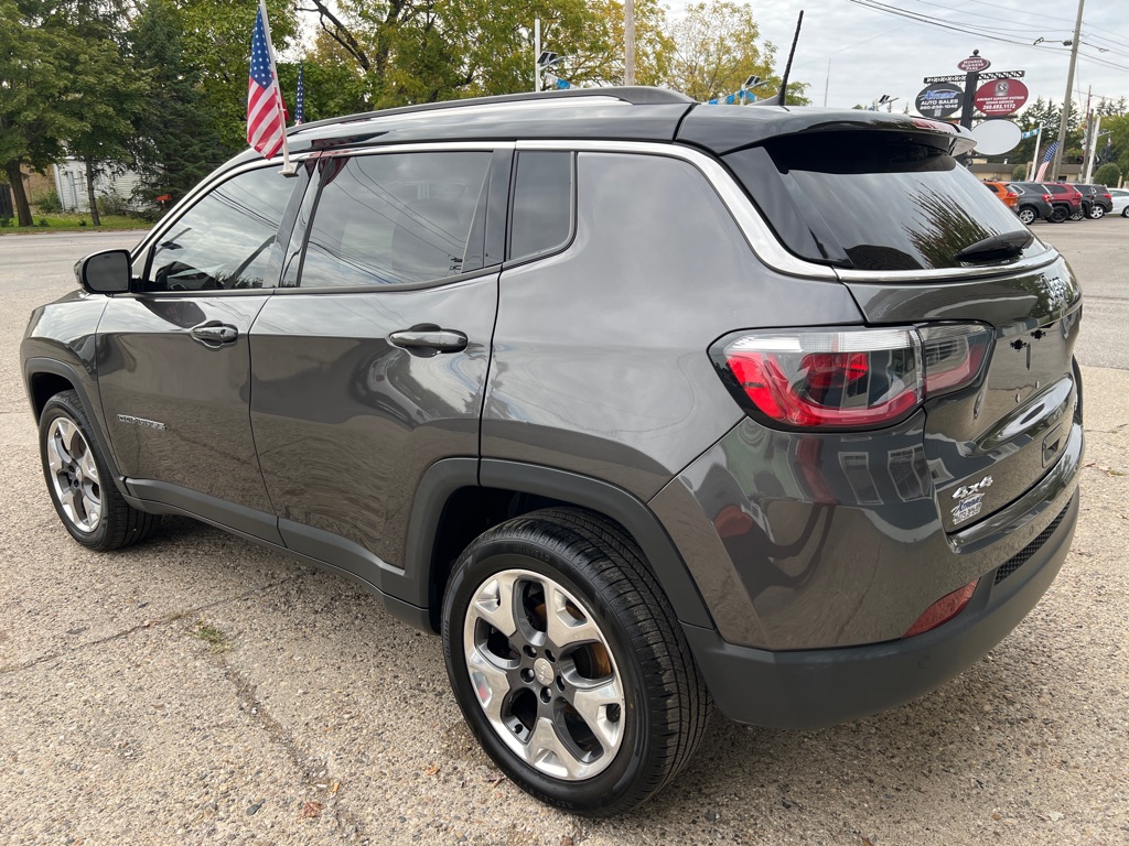 Photo 17 of this JEEP COMPASS