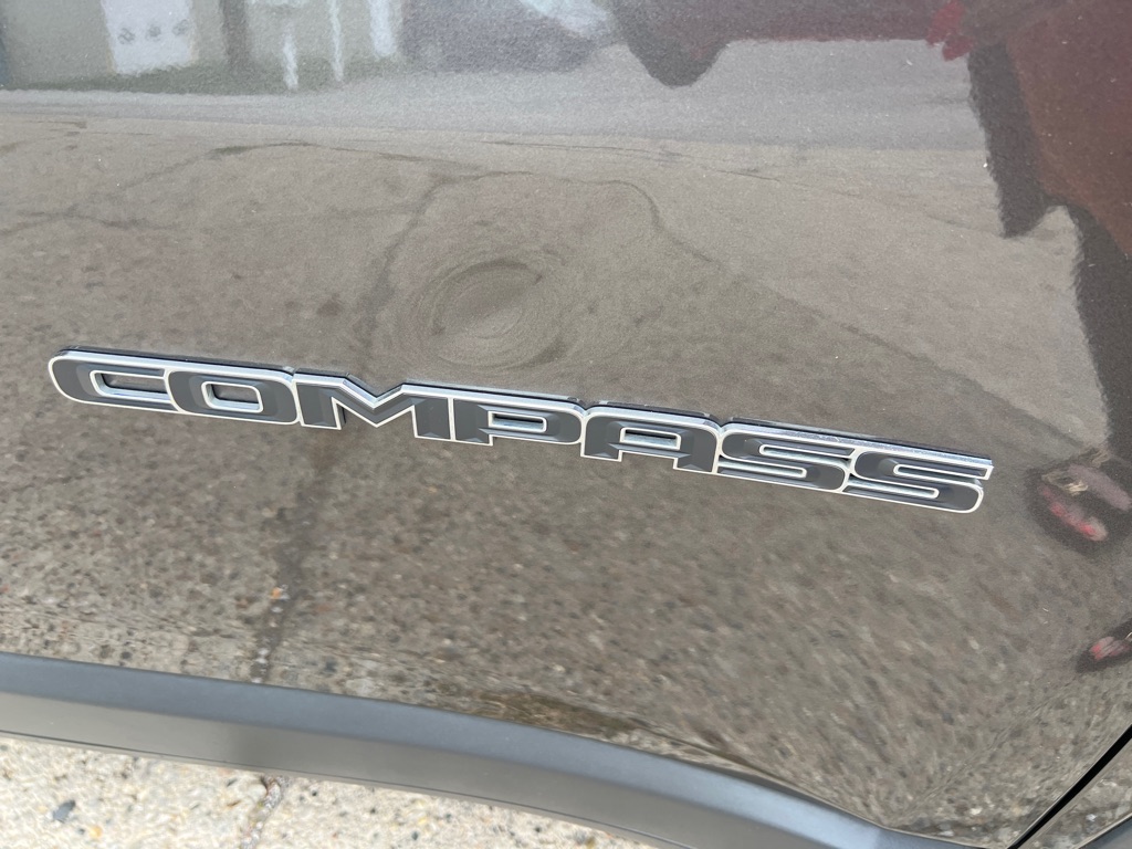 Photo 23 of this JEEP COMPASS