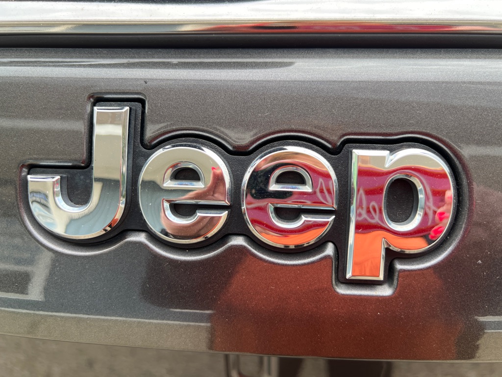 Photo 24 of this JEEP COMPASS