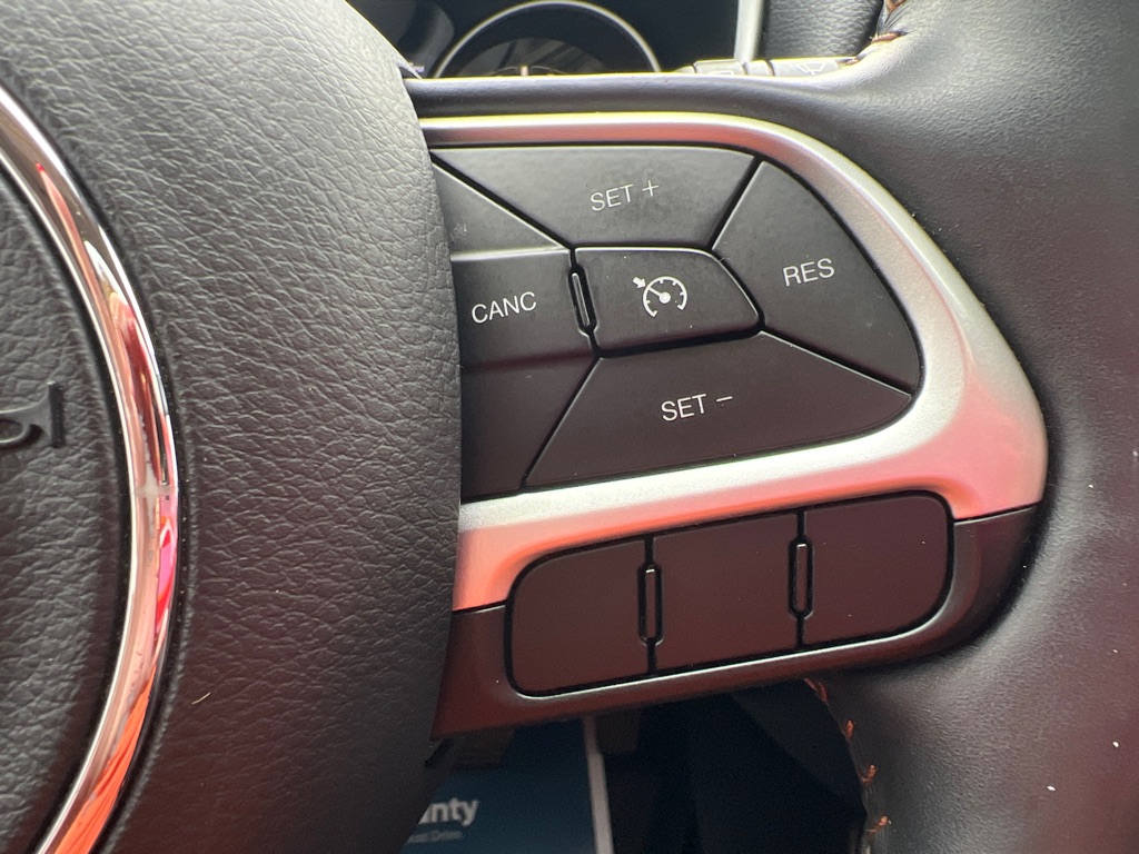 Photo 47 of this JEEP COMPASS