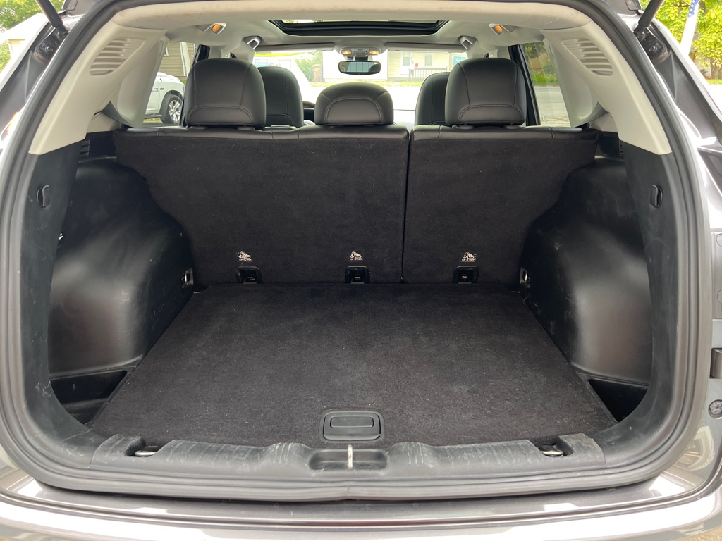 Photo 33 of this JEEP COMPASS