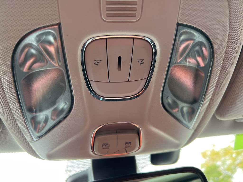 Photo 57 of this JEEP COMPASS