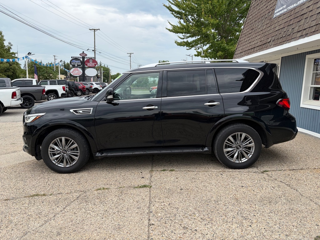 Photo 8 of this INFINITI QX80