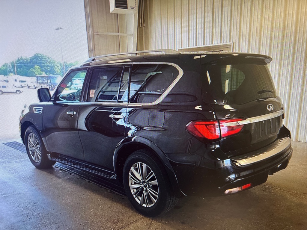 Photo 11 of this INFINITI QX80