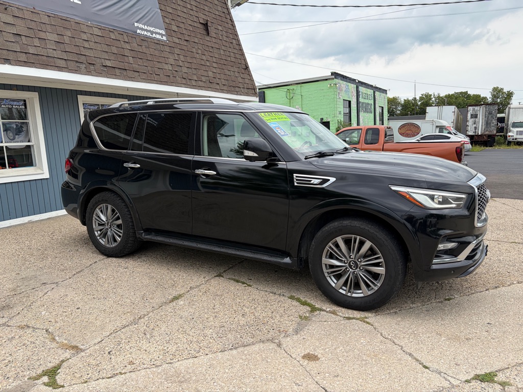 Photo 3 of this INFINITI QX80