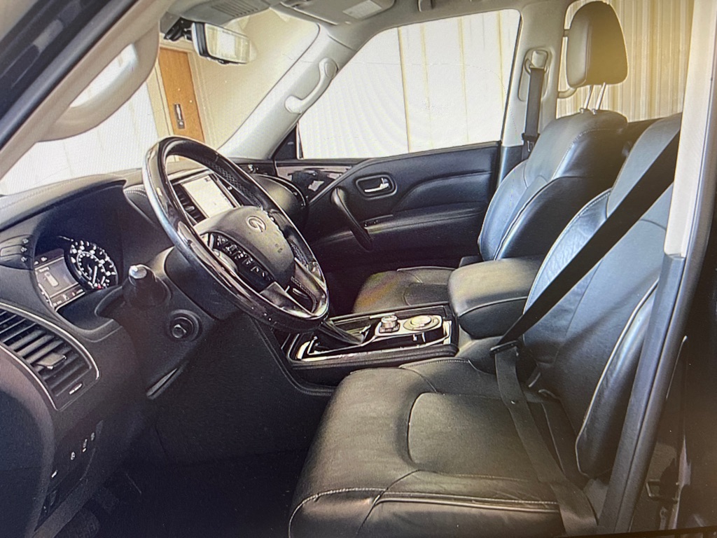 Photo 14 of this INFINITI QX80