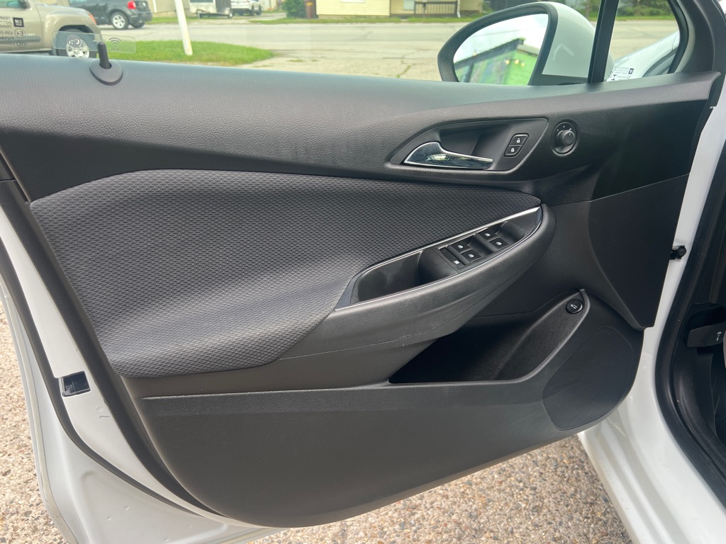 Photo 15 of this CHEVROLET CRUZE