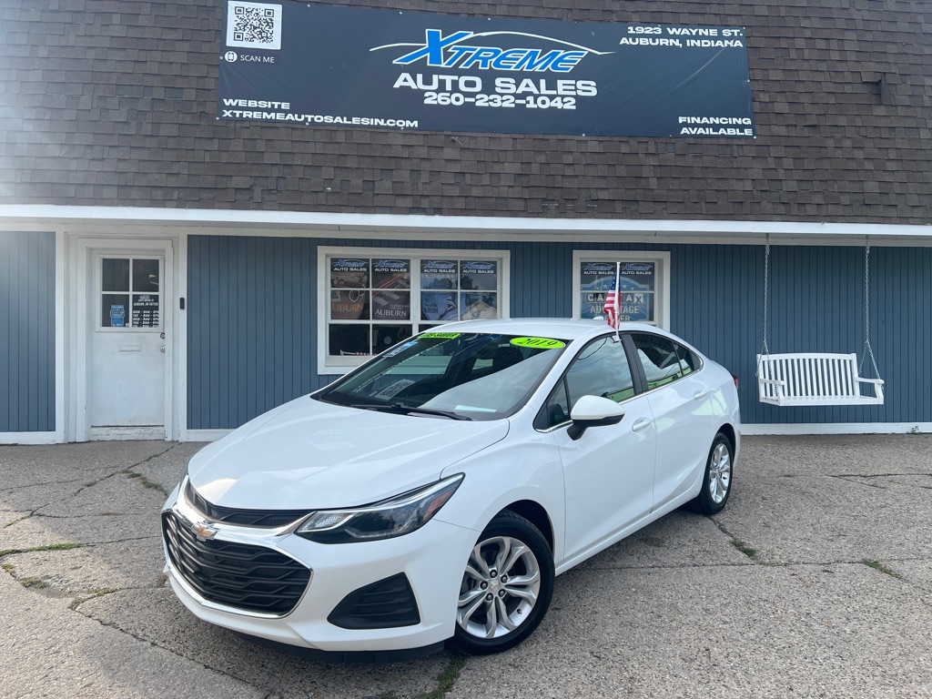 Photo 2 of this CHEVROLET CRUZE