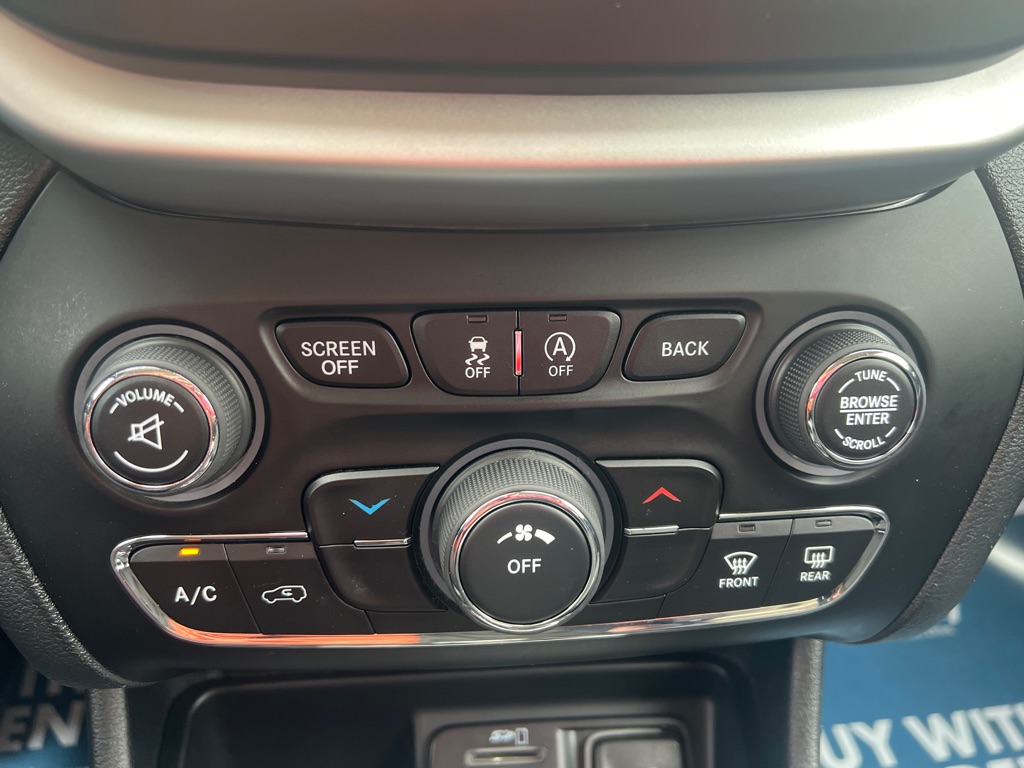 Photo 37 of this JEEP CHEROKEE