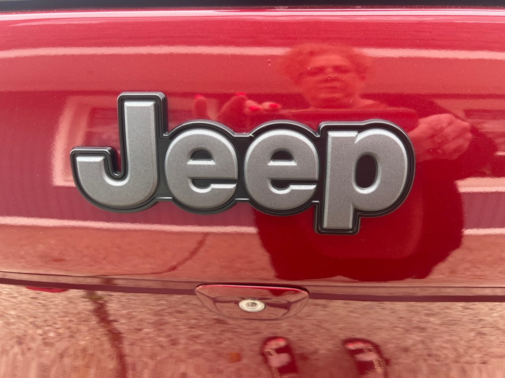 Photo 14 of this JEEP CHEROKEE