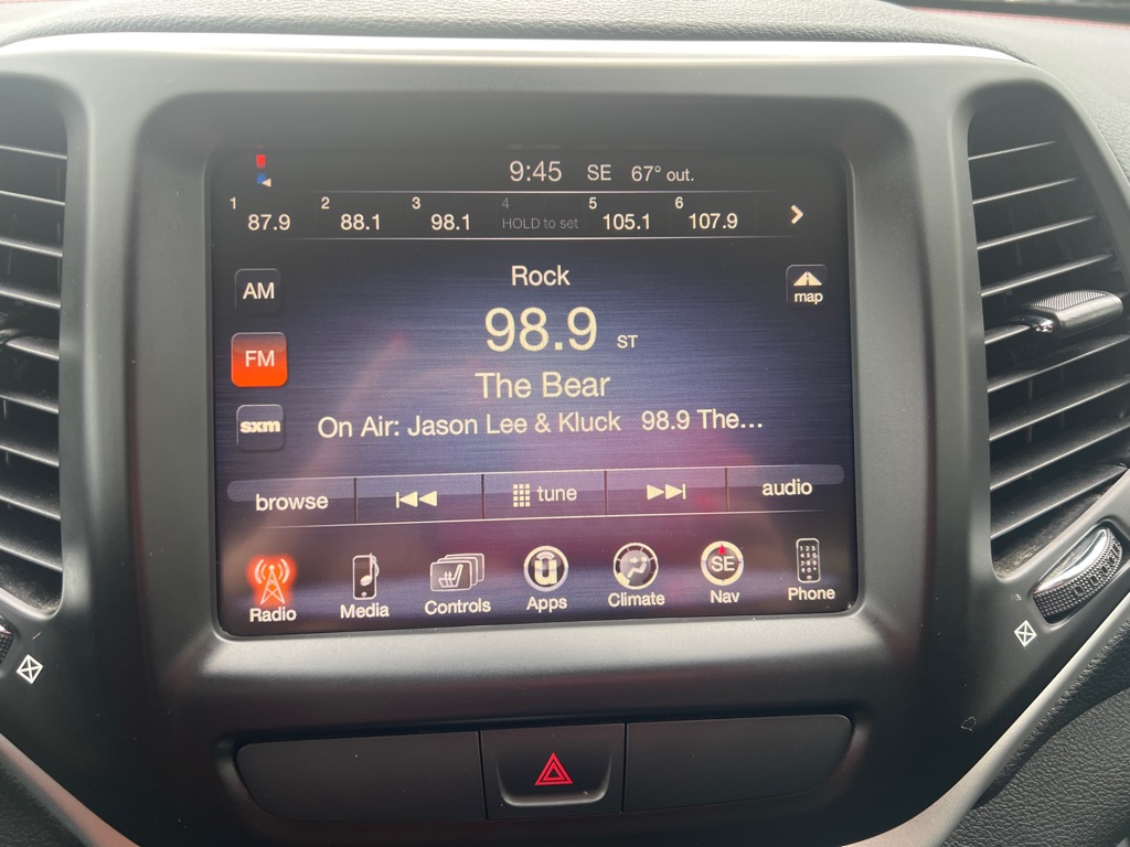 Photo 35 of this JEEP CHEROKEE
