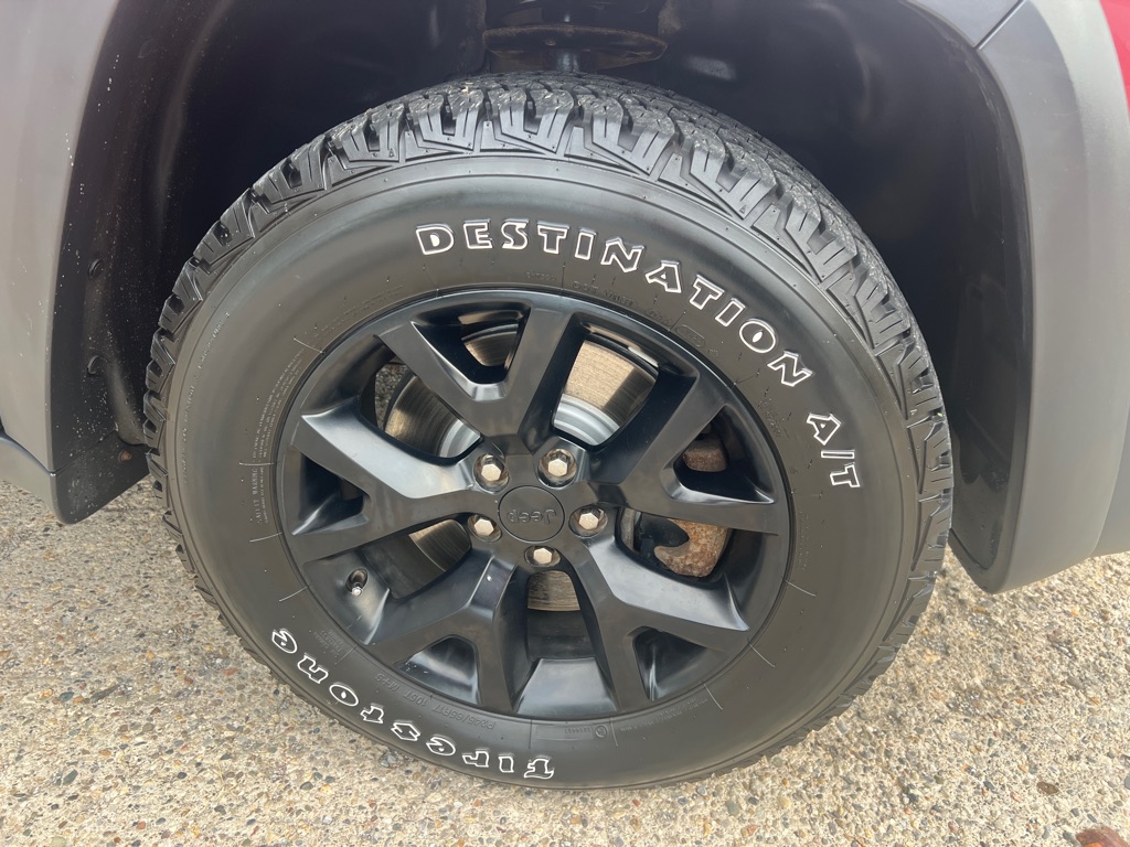 Photo 11 of this JEEP CHEROKEE