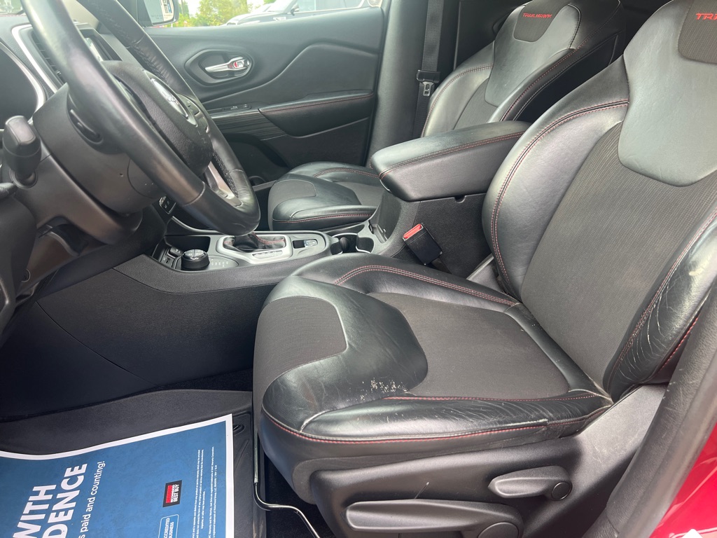 Photo 18 of this JEEP CHEROKEE