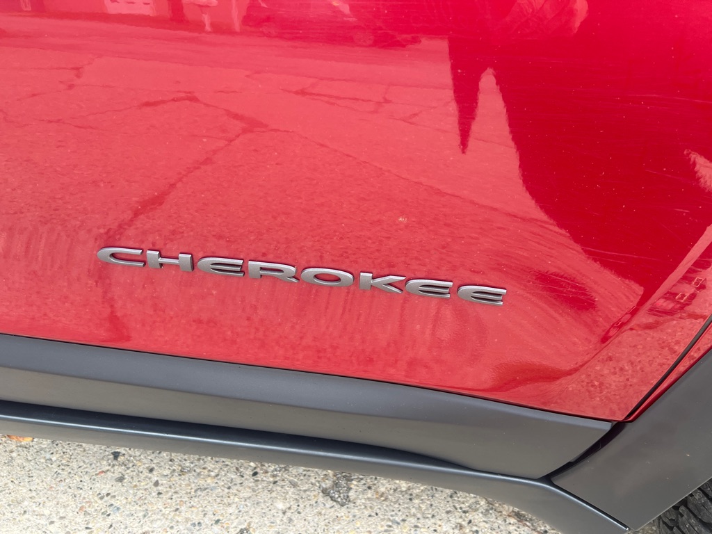 Photo 12 of this JEEP CHEROKEE