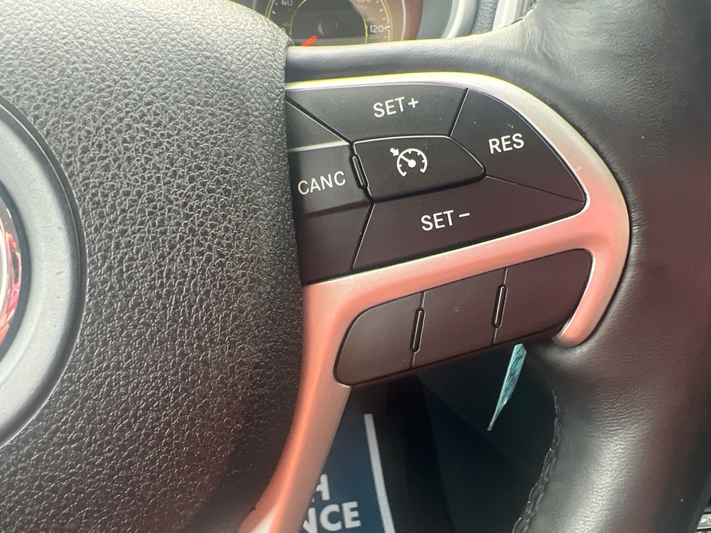 Photo 34 of this JEEP CHEROKEE