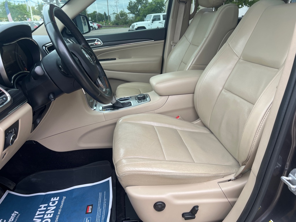 Photo 18 of this JEEP GRAND CHEROKEE