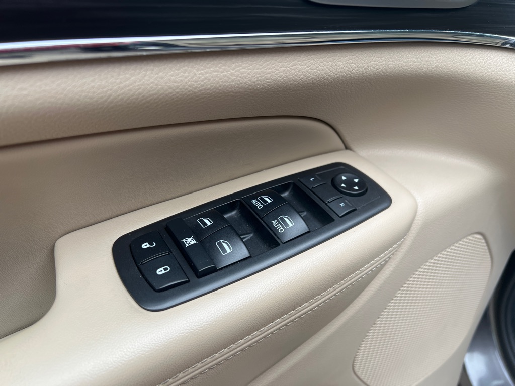 Photo 32 of this JEEP GRAND CHEROKEE