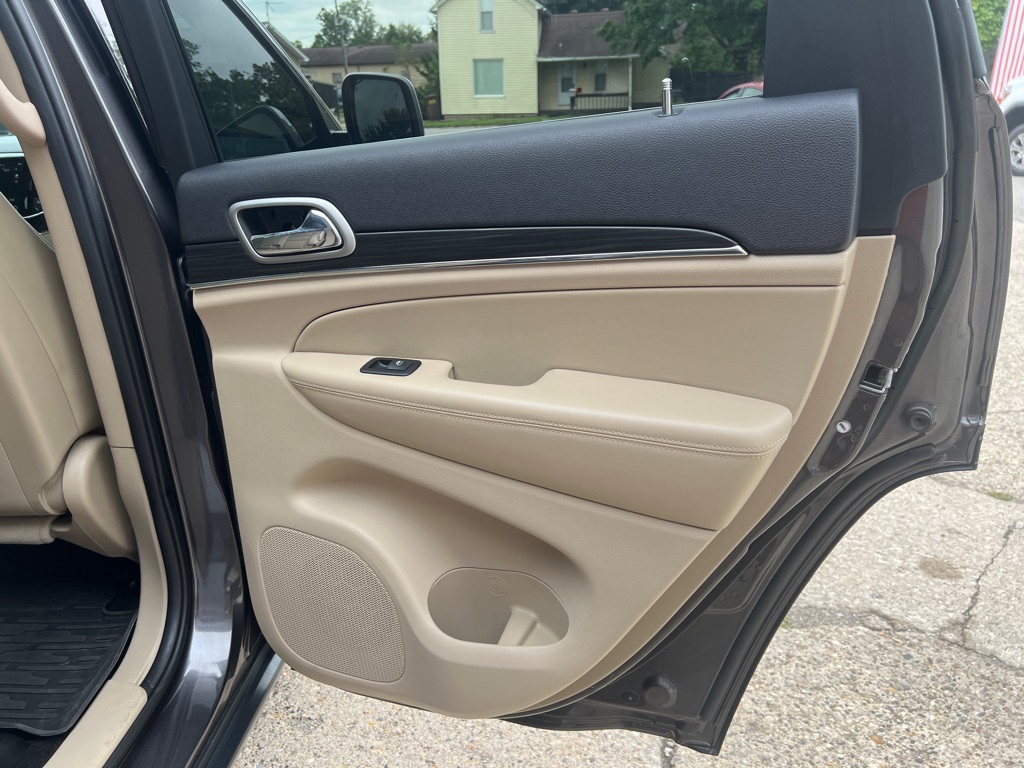 Photo 27 of this JEEP GRAND CHEROKEE
