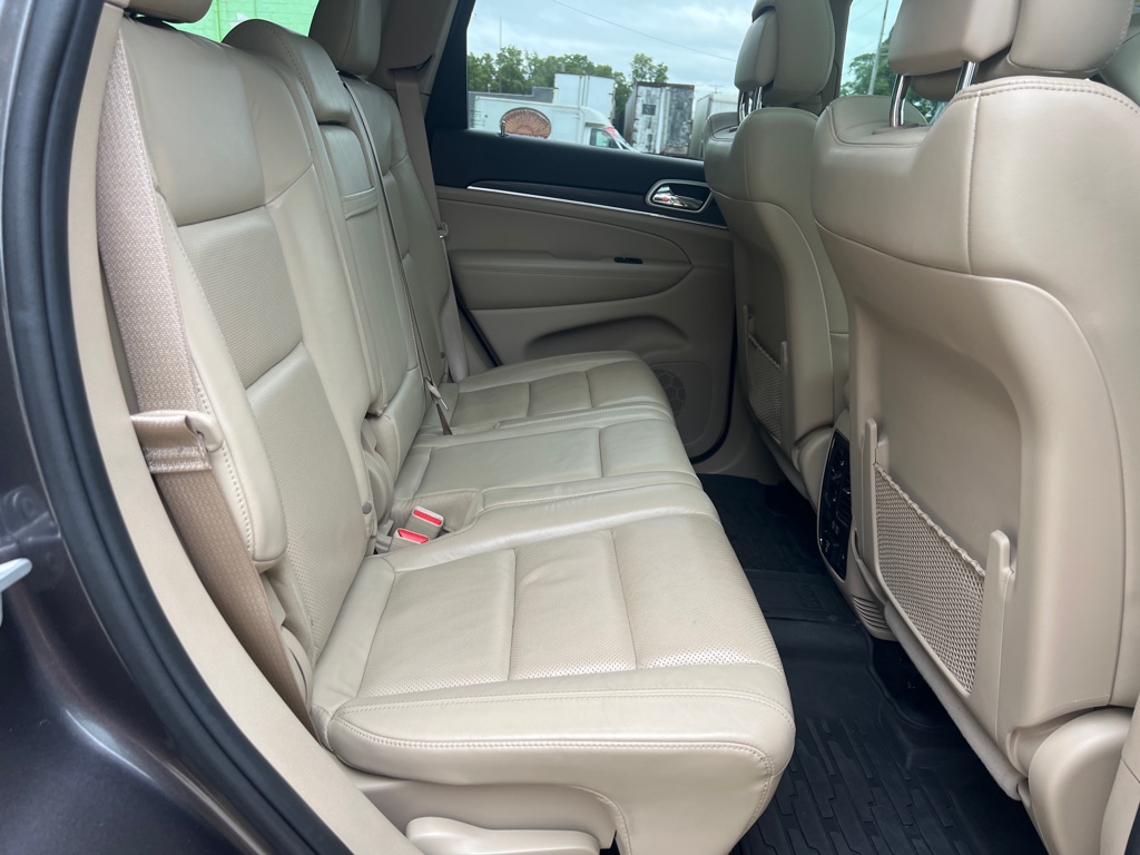 Photo 28 of this JEEP GRAND CHEROKEE