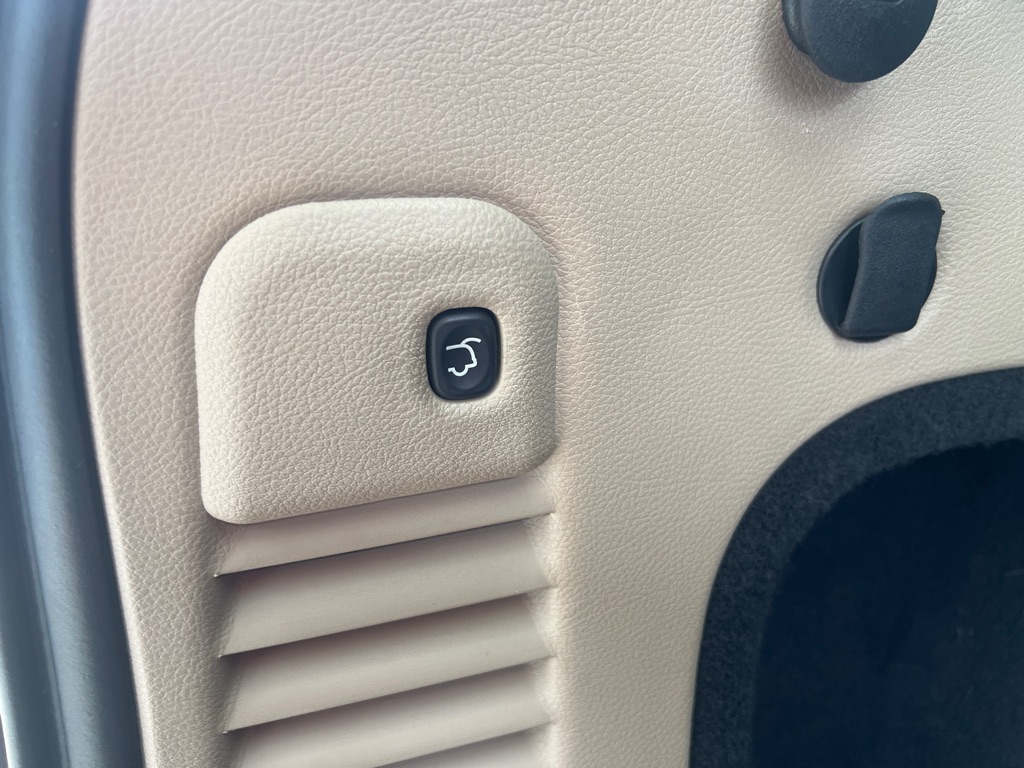 Photo 26 of this JEEP GRAND CHEROKEE