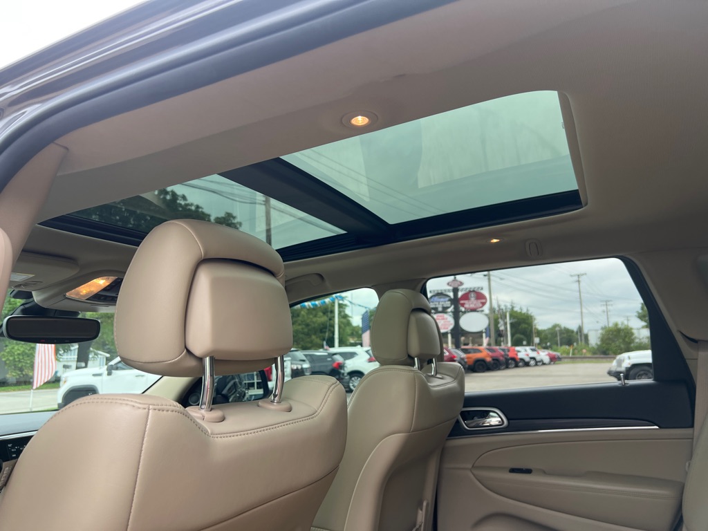 Photo 22 of this JEEP GRAND CHEROKEE
