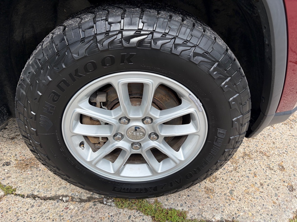 Photo 32 of this JEEP GRAND CHEROKEE